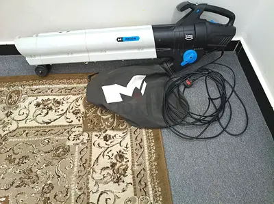 Electric Mac Allister MBV2800 garden blower/vacuum with collection Bag