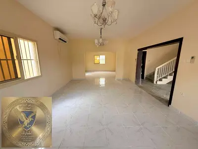 للأيجار اسنوي فيلا مجددة بلكامل في منطقة الرفاعة مع مجلس موقع مميز قريب من البحر تشطيب حديث سوبر ديلوكس