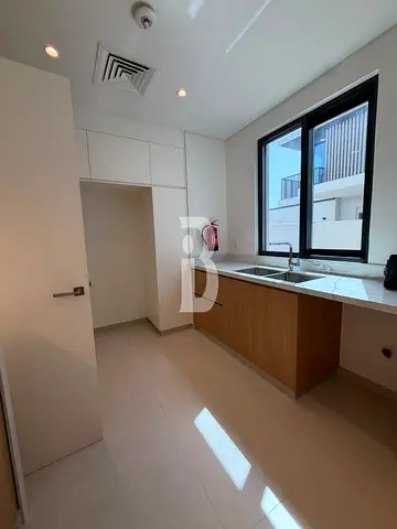 BRAND NEW| CLOSED KITCHEN| MIDDLE CORNER UNIT | VIEWING AVAILABLE