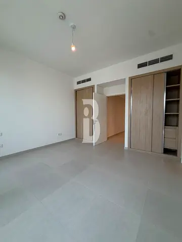 BRAND NEW| CLOSED KITCHEN| MIDDLE CORNER UNIT | VIEWING AVAILABLE