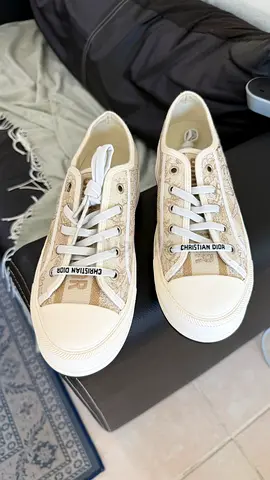 Shoes 300 no box Dior