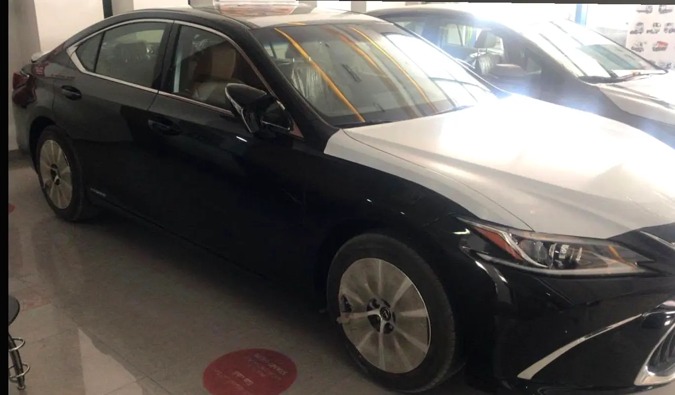 Lexus ES-Series 2025 — photo 1 of 8