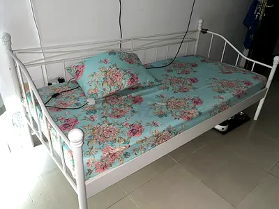White Metal Daybed  - Good Condition