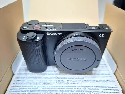 Sony Alpha ZVE10 Mirrorless Camera with Original Box kit lense and 28mm viltorx