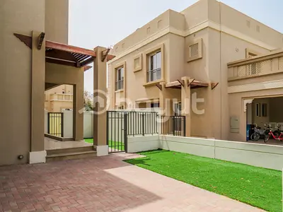 للإيجار | فيلا فاخرة في سيدرا فيلاز | تصميم بطابع عربي | جاهزة للسكن