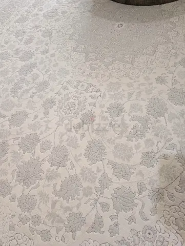 Light grey patterned large area rug - good condition