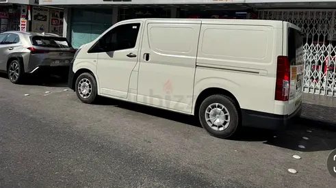 Toyota Hiace 2026 model 3.5 V6  GCC ALFUTTAIM Delivery Van