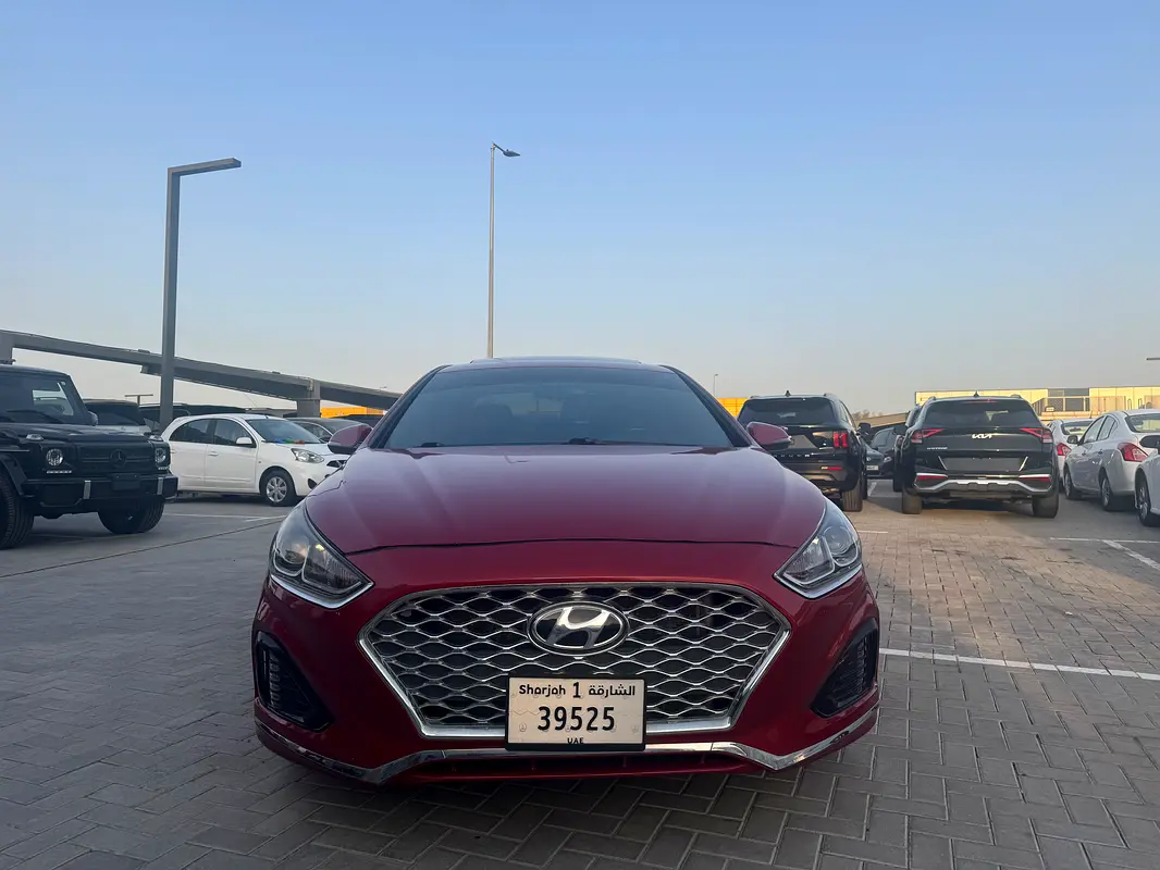 Hyundai Sonata 2018 — photo 1 of 15