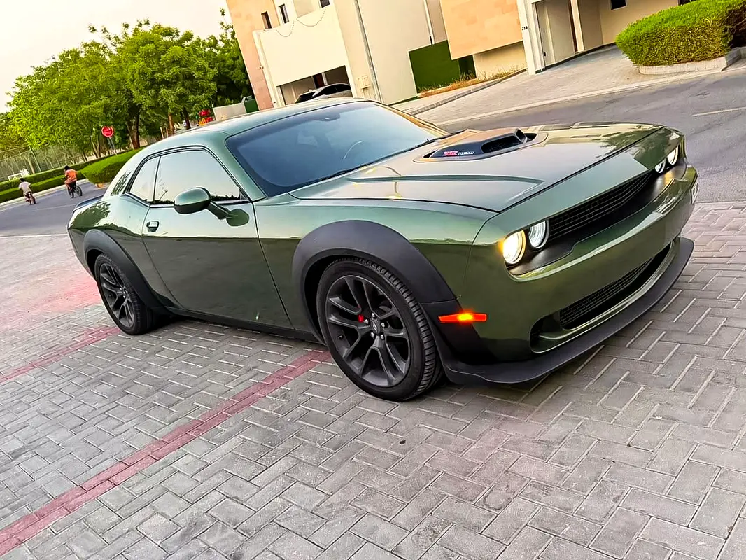 Dodge Challenger 2020 — photo 1 of 10
