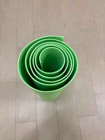 Lightweight green yoga mat - new