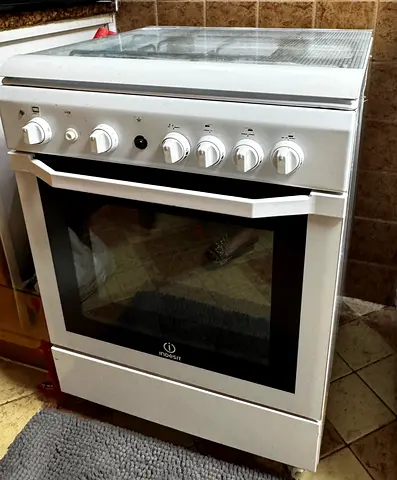 Used Indesit Free-Standing Electric Oven and Hob - Good Working Condition
