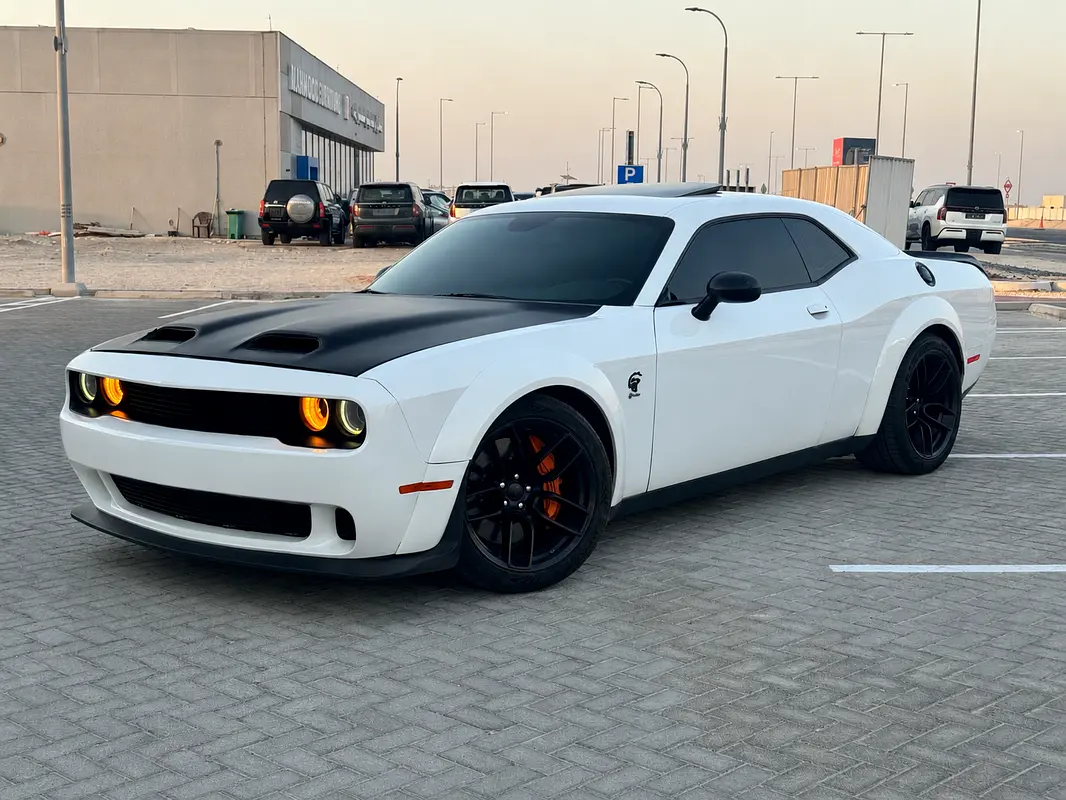 Dodge Challenger 2018 — photo 1 of 8