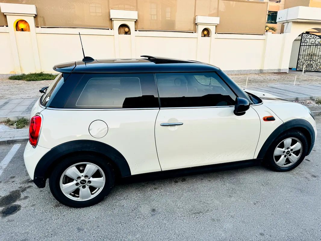 MINI Cooper 2015 — photo 1 of 2