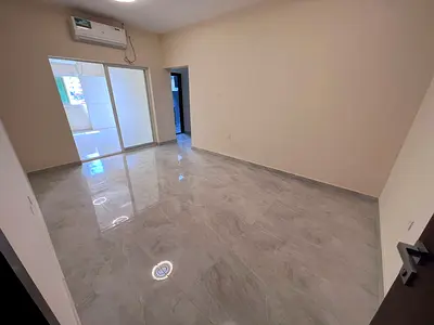 Excellent opportunity: spacious one-bedroom apartment with a large living room, fully lit and close to all amenities.