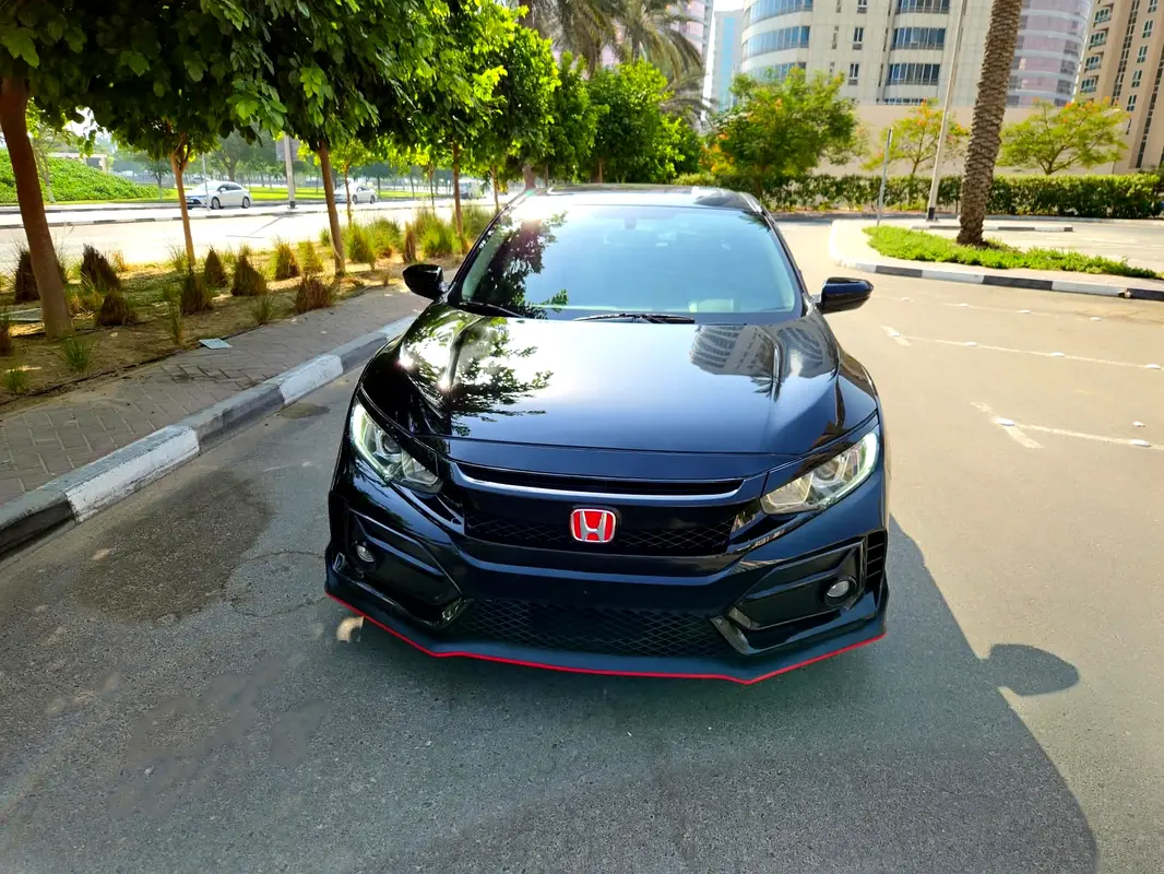 Honda Civic 2020 — photo 1 of 7