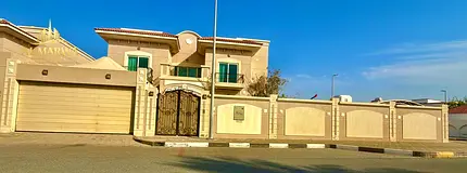 Spacious &amp; Bright 4-Master BR 3-Majlis Big Parking &amp; Garden villa