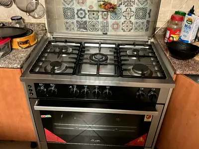 5-burner Stainless Steel Gas Cooker with Oven - Good Working Condition