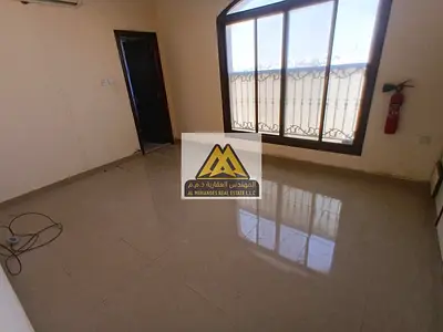 استديو مميز للإيجار في الروضة 2 عجمان على شارع الشيخ عمار مباشرة، يتميز بمساحة كبيرة وتصميم مريح وإضاءة ممتازة مع موقع حيوي قريب من جميع الخدمات.