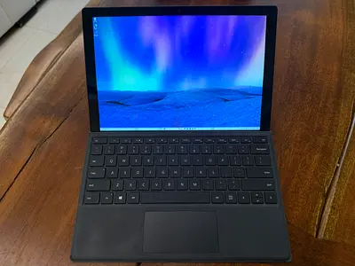 Microsoft Surface Pro7 - i7/16GB/256GB - pen, docking station, hard case, keyboard