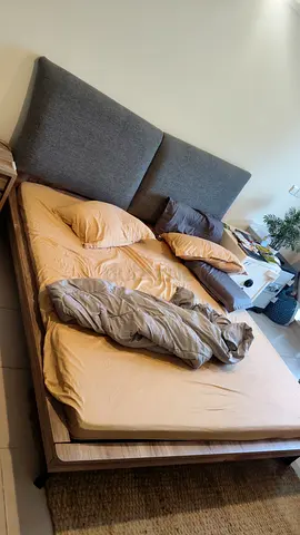 Bed with 1 side table and storage unit