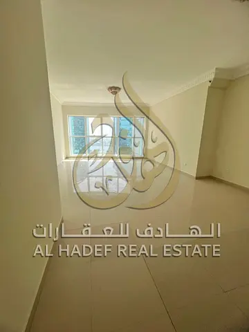🏠 للإيجار في الشارقة – القاسمية ✨ شقة مميزة 3 غرف وصالة + غرفة خادمة، موقع رائع قريب من بنك دبي الإسلامي وقريب من جميع الخدمات والمرافق. مناسبة للعائ