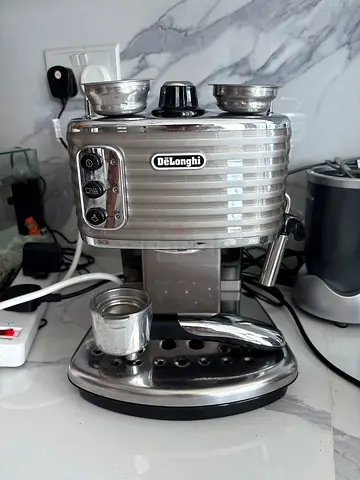DeLonghi Espresso Machine with Steam Wand - Good Condition
