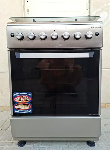 Bompani gas cooker range, with 4 burners, all in working condition, go this weekend