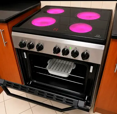 Indesit Electric Ceramic Hob with Oven - Good Working Condition