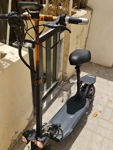 Electric scooter with seat - URGENT SALE free jacket and helmet