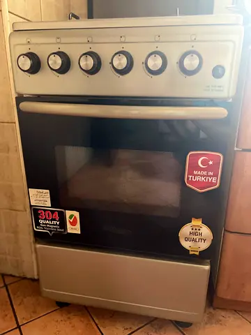 Cooking stove with oven available for sale
