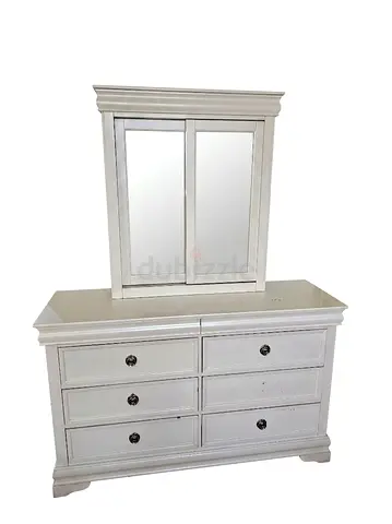 White 6-Drawer Dresser with Mirror - Classic Wooden Chest with Cornerstands