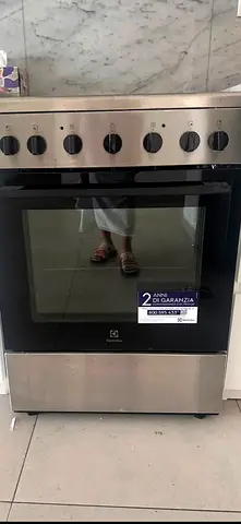 Electric stove with oven