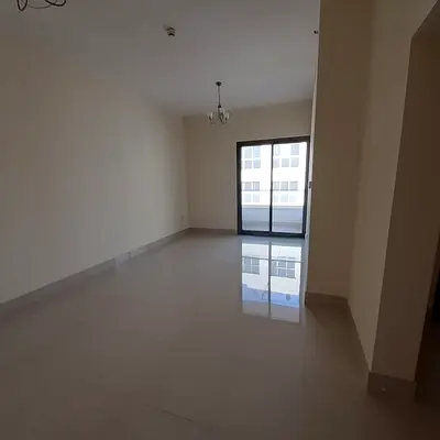 شقة بمساحة جيدة مكونة من غرفة نوم واحدة وصالة وحمامين للإيجار في الورقاء 1 دبي (للعائلات فقط)