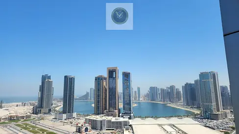 شقة ثلاث غرف وصالة للايجار في الممزر مع باركينج وجيم ومسبح وإطلالة بحرية مفتوحة وغرفة خادمة بالقرب من دوار التعاون