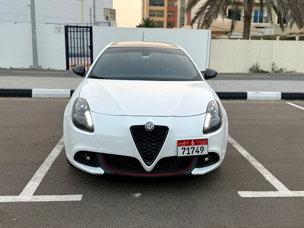 Alfa Romeo GIULIETTA 2021 — photo 1 of 10