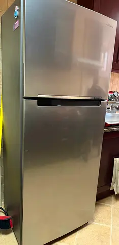 Samsung Top-Freezer Refrigerator - Excellent Condition - Model RT50K5030S8