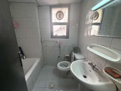 LADIES BED SPACE AVAILABLE NEAR SALHUDIN METRO DIERA INDIANS