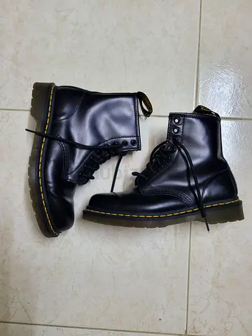 Dr. Martens Shoe (Size 39-EU)
