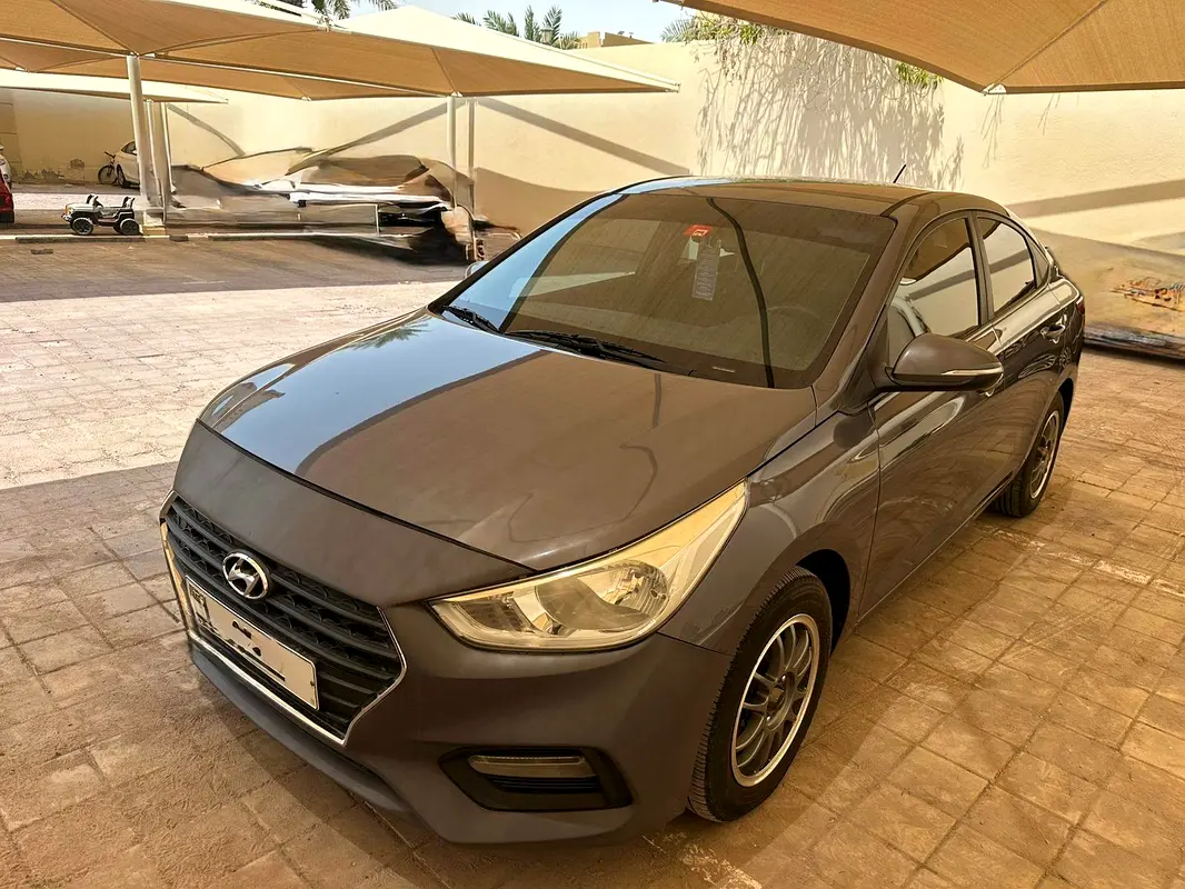 Hyundai Accent 2019 — photo 1 of 7