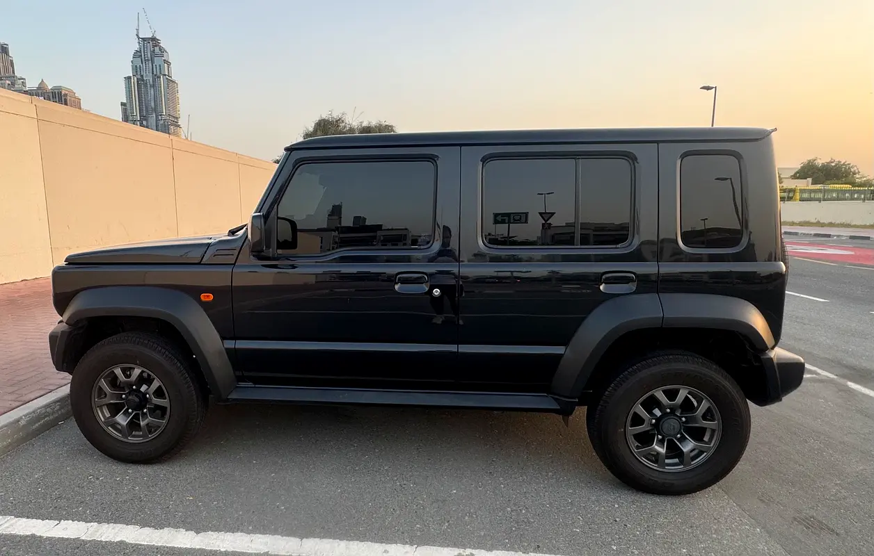 Suzuki Jimny 2025 — photo 1 of 6