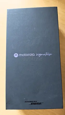 Motorola Signature Edition smartphone box (with accessories)