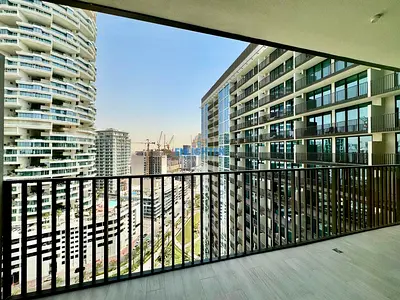 INTERNAL GARDEN & FIVE HOTEL VIEW | BRAND NEW UNIT
