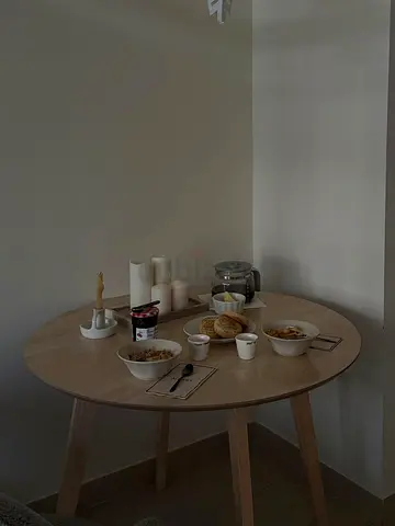 4-seater dining table