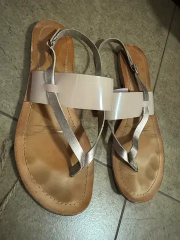Womens flat leather sandals, size EU 39 - gently used