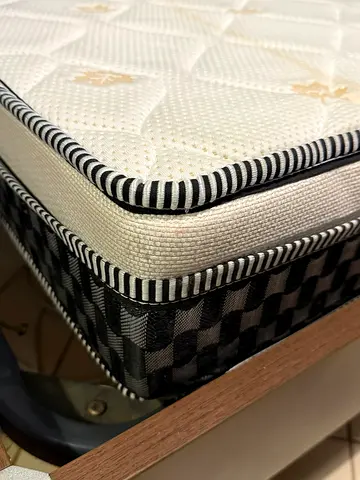 Single mattress in good condition (used) - firm support