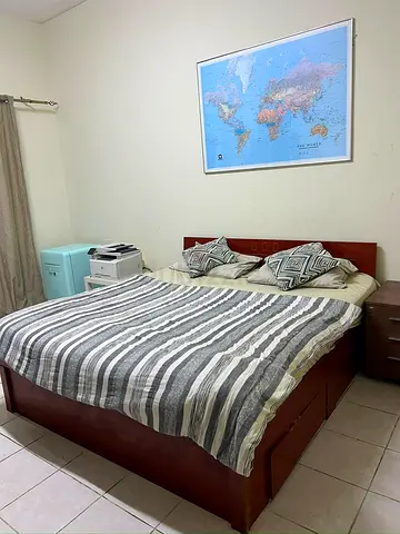 Spacious Room for rent in Discovery Gardens