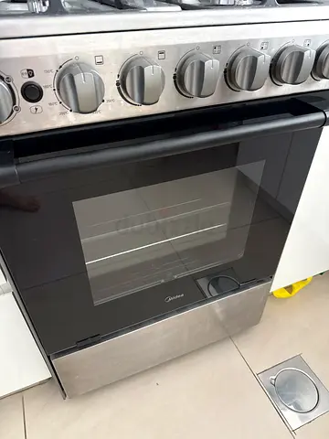 Used freestanding gas cooker with oven - good condition