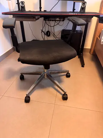 Chair (without back support - CHEAP)