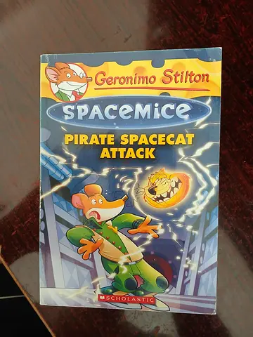 Geronimo Stilton Spacemice Pirate Spacecat Attack Book