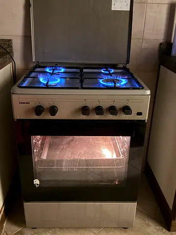 Stainless Steel 4-Burner Gas Cooker with Oven - Good Working Condition